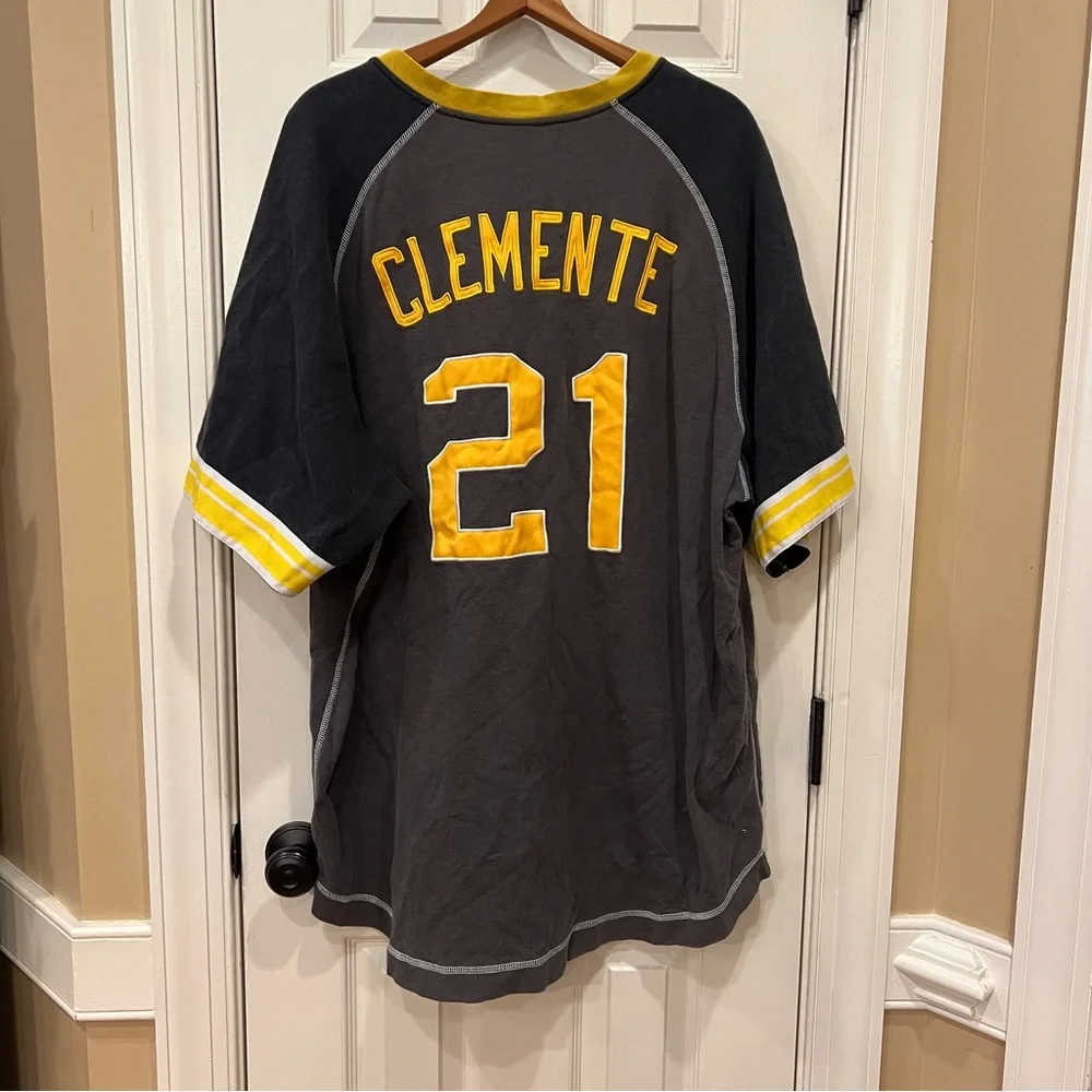 Nike Roberto Clemente Cooperstown Collection Pittsburgh Pirates Throwback Jersey - Picture 5 of 7
